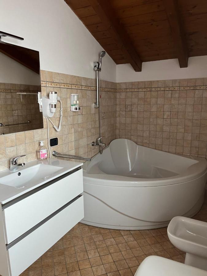 Cassano Magnago Color House Malpensa B&B מראה חיצוני תמונה