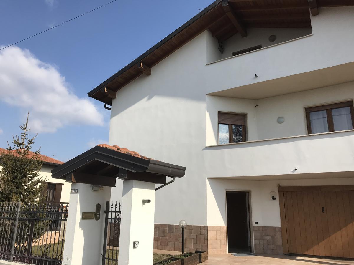 Cassano Magnago Color House Malpensa B&B מראה חיצוני תמונה