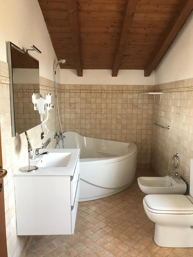 Cassano Magnago Color House Malpensa B&B מראה חיצוני תמונה